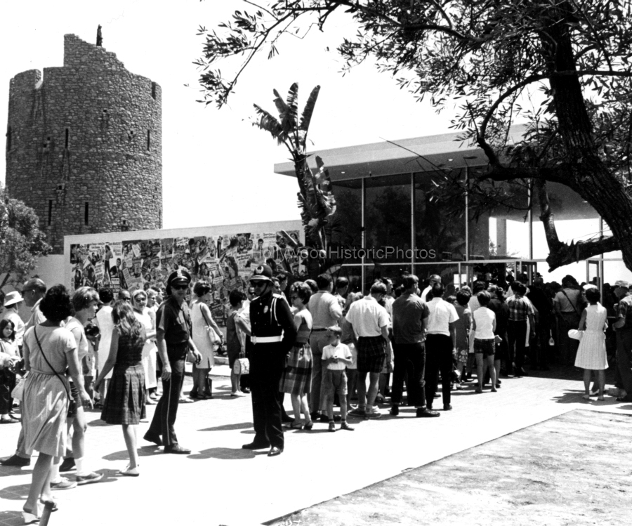 Universal Studios Tour 1970 Entertainment Center wm.jpg